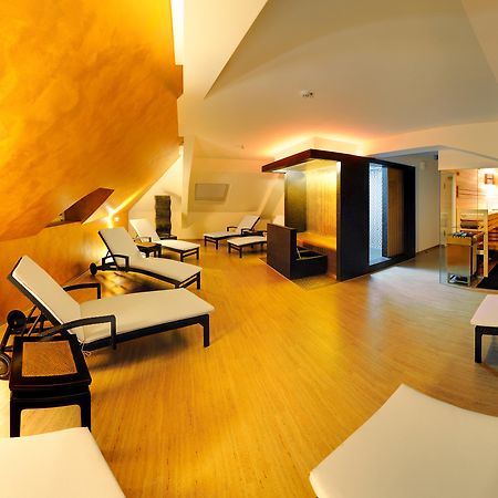 V8 Hotel Motorworld Region Stuttgart Boeblingen Exterior photo