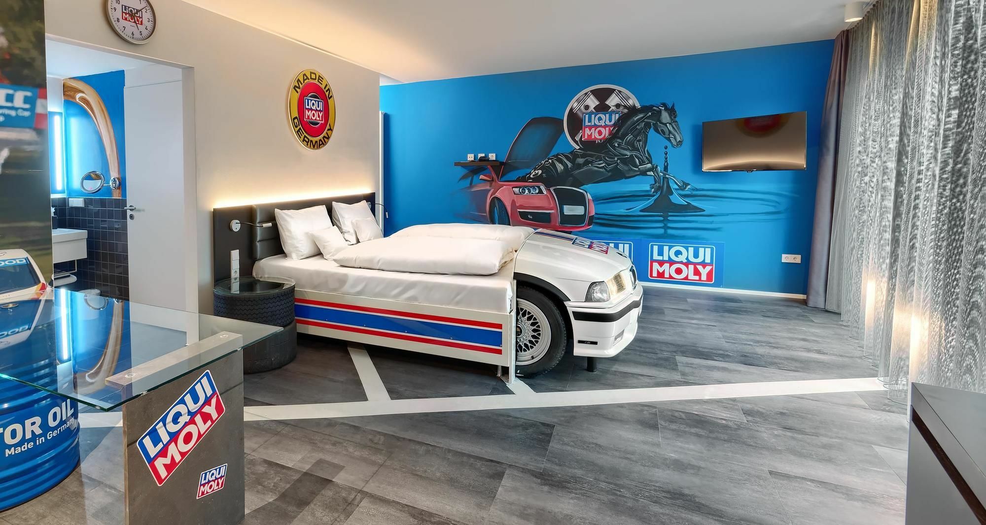 V8 Hotel Motorworld Region Stuttgart Boeblingen Exterior photo