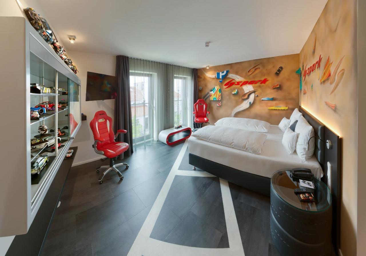 V8 Hotel Motorworld Region Stuttgart Boeblingen Exterior photo